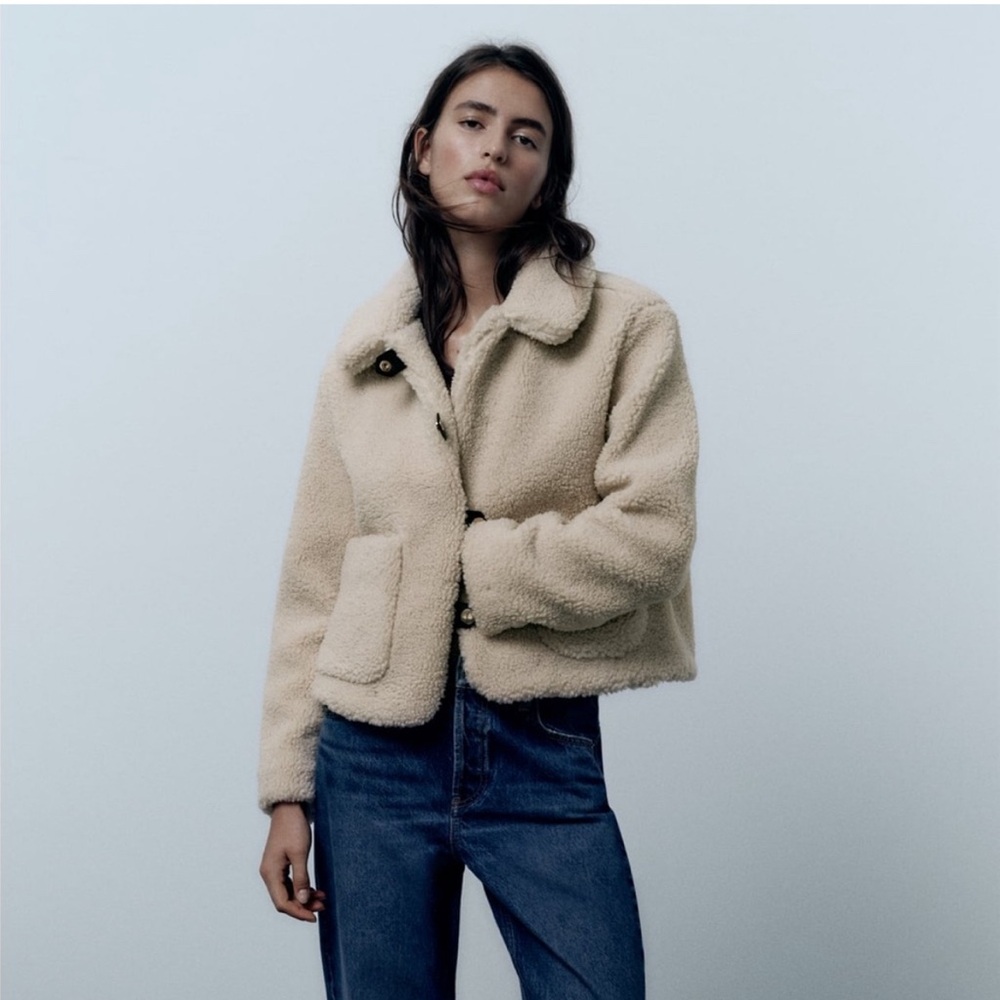 NWT Zara FLEECE JACKET
Size XS